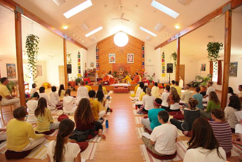 yoga-hall-indoors-satsang-sivananda-yoga-farm