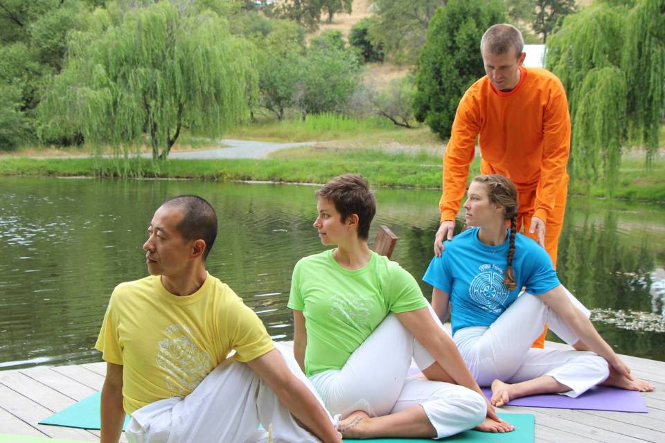 yoga-farm-relaxation-hammock-green